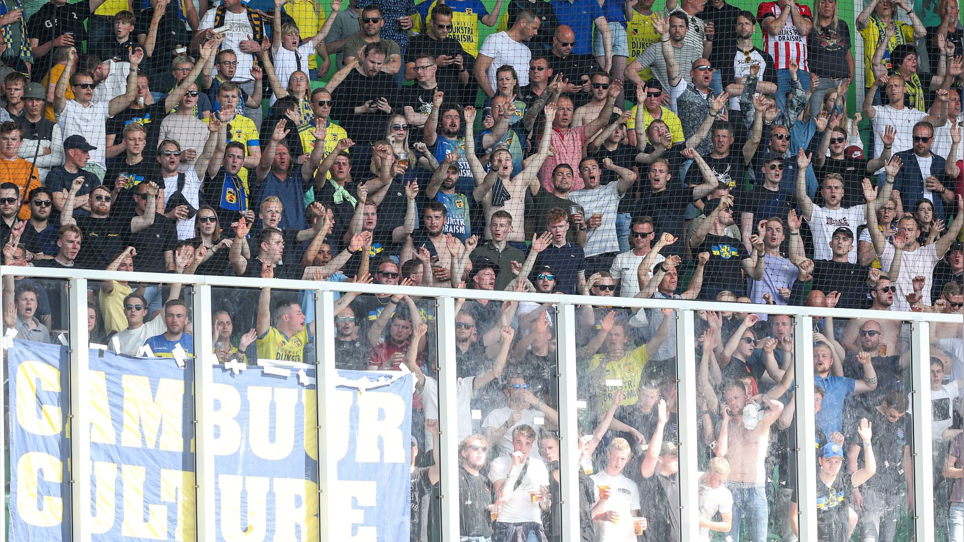 Supporters fan Cambuur yn de Euroborg