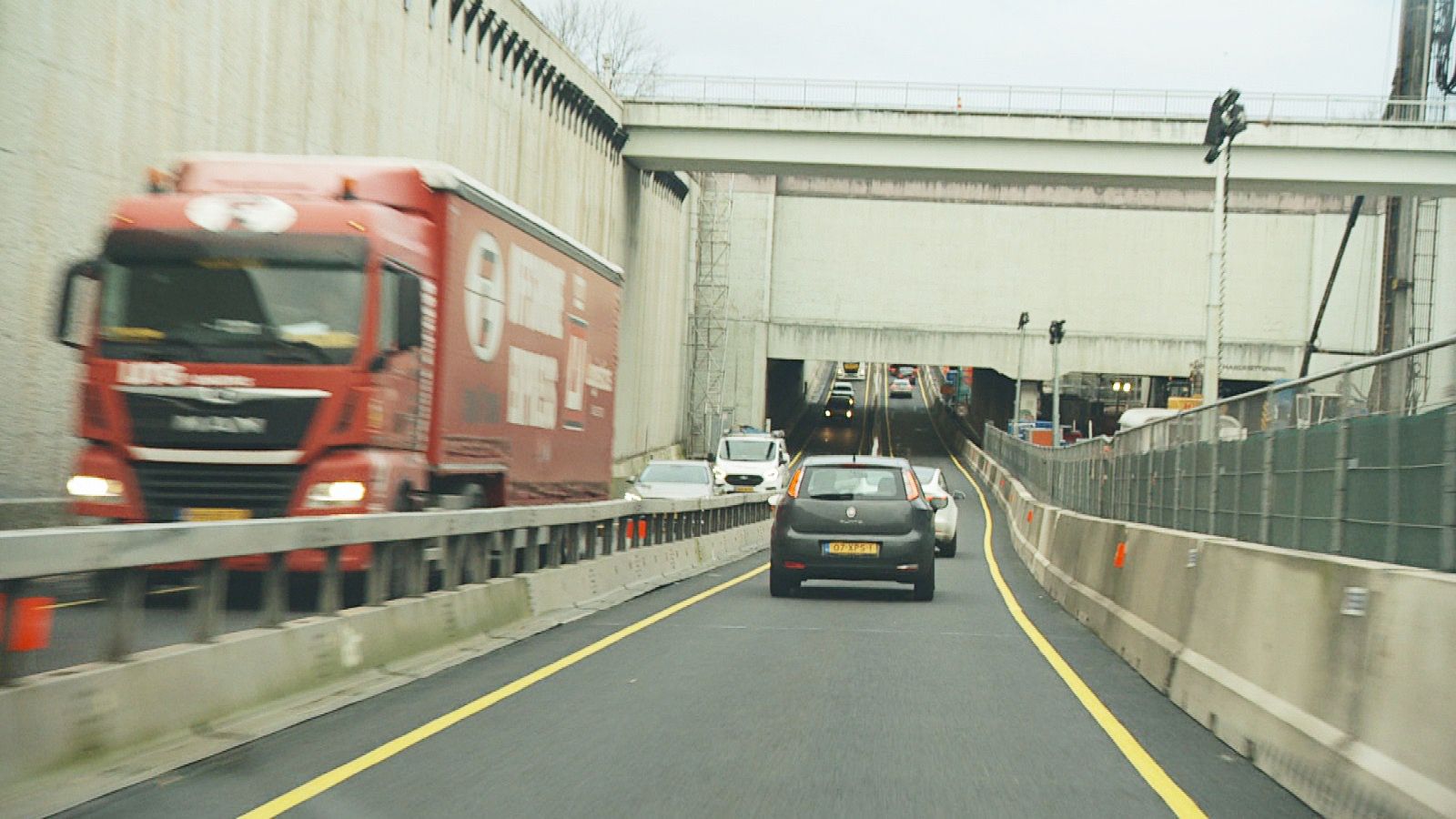 Wat als hier een ongeluk gebeurt, midden in de tunnel?