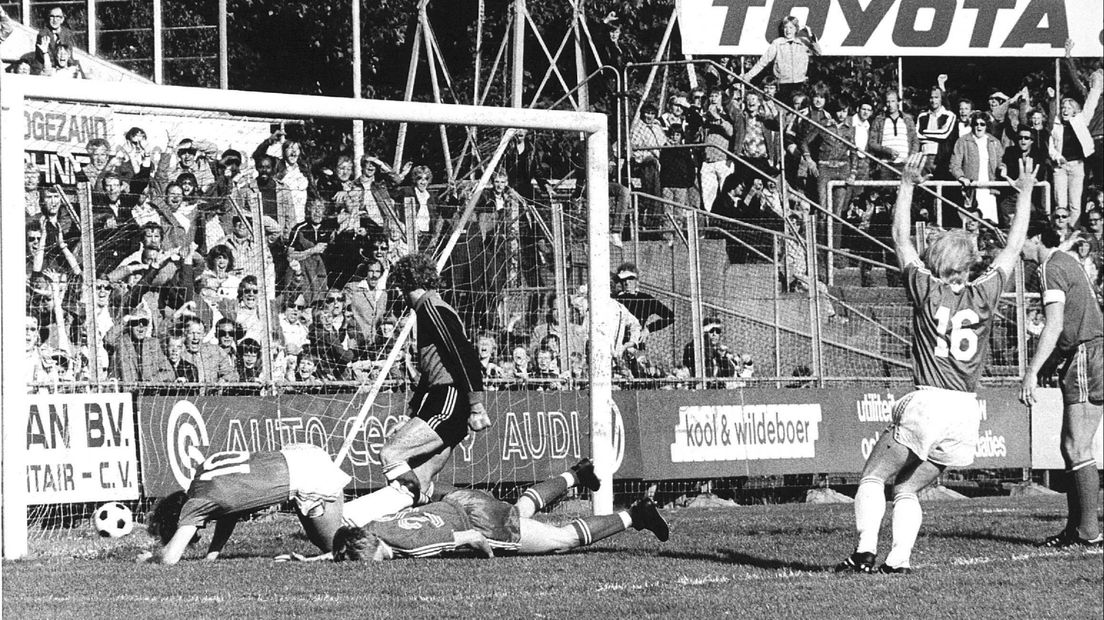 FC Groningen - Telstar, een wedstrijd in de nacompetitie in 1979 waarin een stiletto werd geworpen richting Telstar-speler Fred Bischot