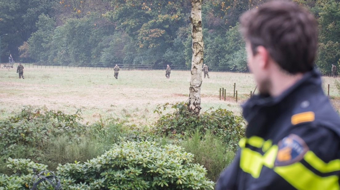 Bij de zoektocht wordt een helikopter ingezet.