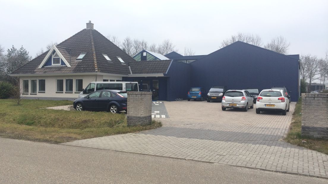 De voormalige Dutch Flight Academy in Eelde wordt een tijdelijke woonvoorziening voor statushouders (Rechten: RTV Drenthe / Serge Vinkenvleugel)