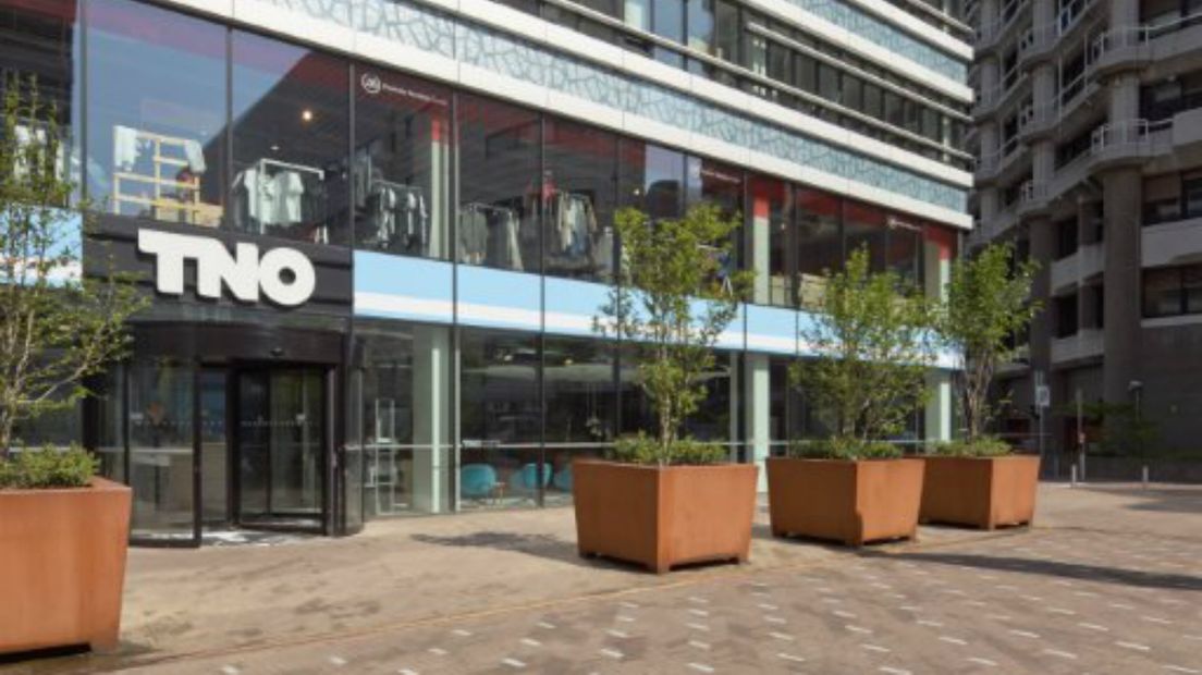 TNO is het grootste onderzoeksinstituut in Nederland, met specialisaties op uiteenlopende gebieden zoals milieu, vergrijzing, techniek, internetveiligheid en mobiliteit.