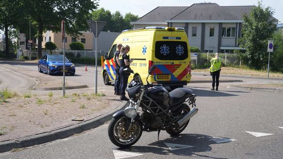Motorrijder naar ziekenhuis na botsing met auto in Weert Nieuws