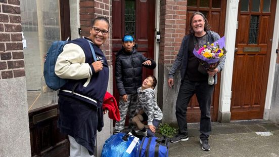 'Bankslaper' Michael eindelijk herenigd met gezin en trekt in nieuwe woning: 'Ik ben voorbereid op de tranen'