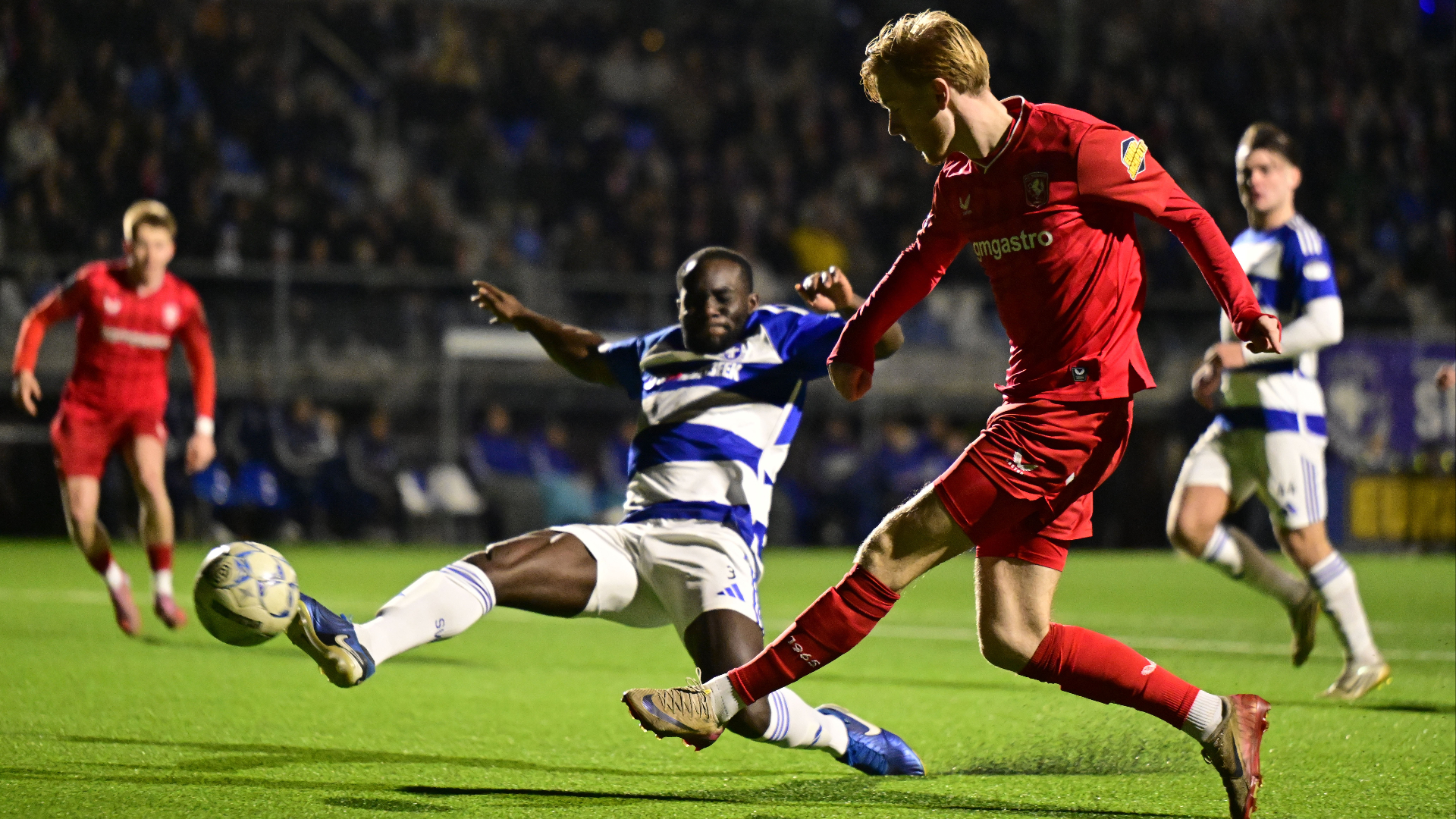 Lees en luister terug | Spakenburg door FC Twente uitgeschakeld in KNVB Beker: 'De profs laten zich 