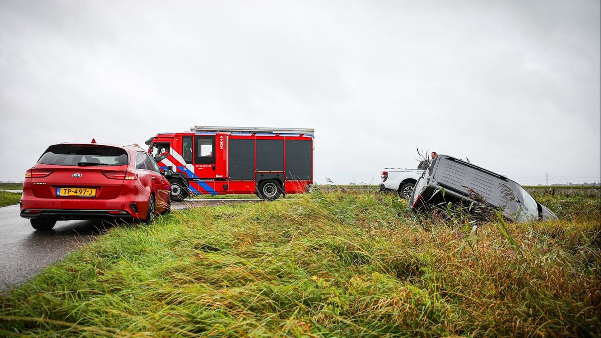 112-nieuws vrijdag 4 september: Auto belandt in sloot in Nieuw Scheemda • Auto botst op geparkeerde 