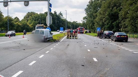 112 nieuws: traumaheli rukt uit voor ongeval N35 | Huis Almelo onbewoonbaar. 112 nieuws: traumaheli rukt uit voor ongeval N35 | Huis Almelo onbewoonbaar.