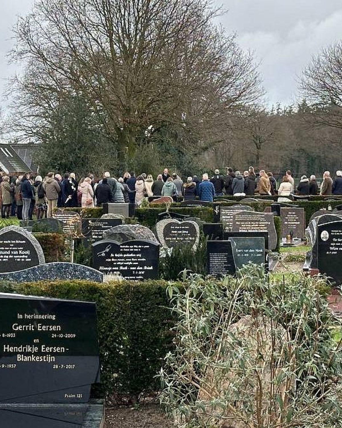 Jarenlang vermiste Maria van der Zanden herbegraven in Putten Omroep Gelderland