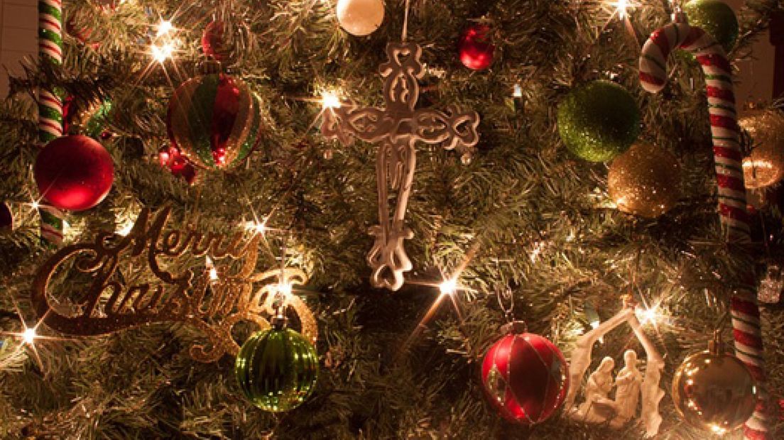 Vijf Achterhoekers zijn vandaag verrast met een volledig versierde kerstboom.