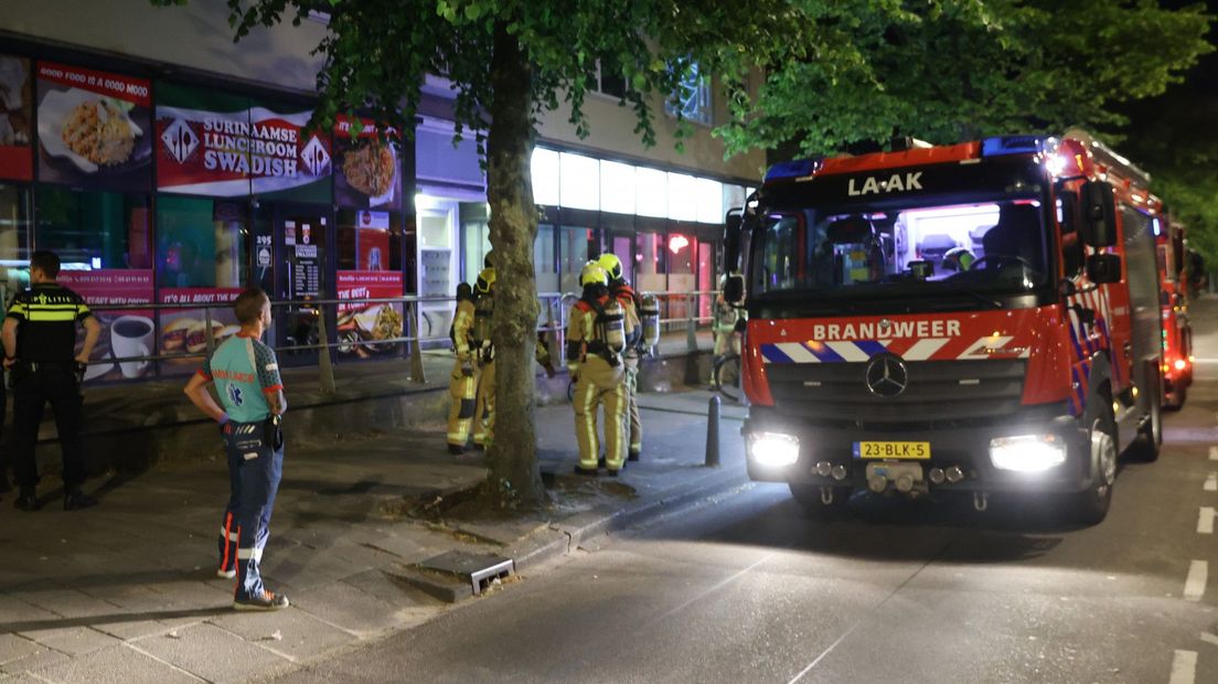 Meerdere brandweer- en ambulancevoertuigen kwamen ter plaatse