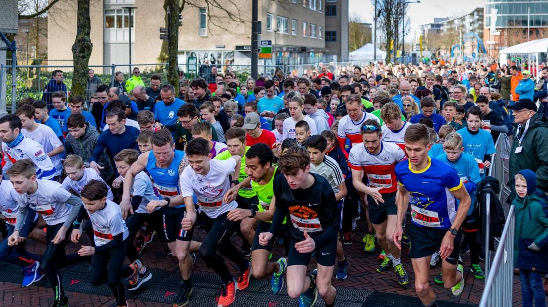 De start van de 20 van Alphen in 2020.