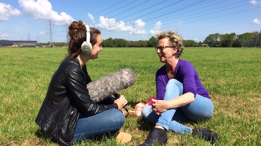 Verslaggever Marjolein Knol in gesprek (Rechten: RTV Drenthe/Fred van os)
