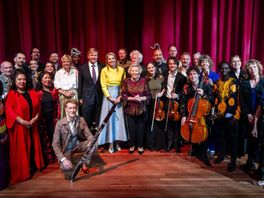 Koninklijke familie te gast bij Koningsdagconcert in Atlas Theater Emmen