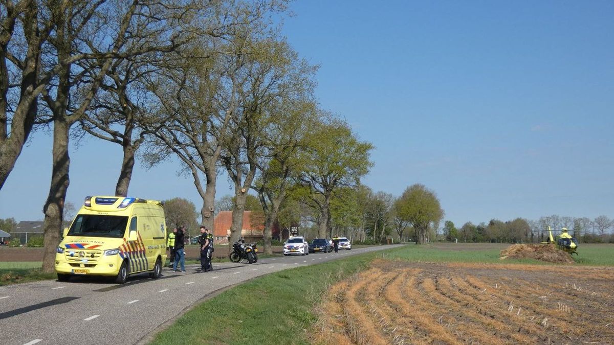 Motorrijder gewond na botsing tegen boom in Orvelte
