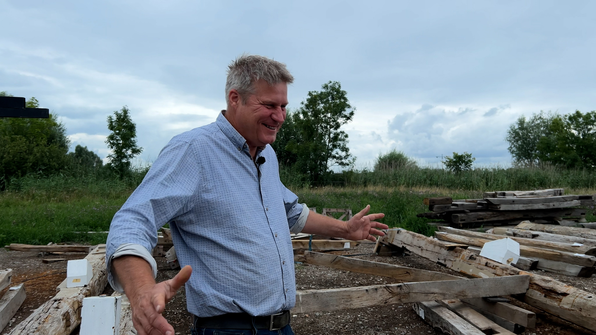 Aan de Haarrijnse Plas ligt een historische molen in duizend stukjes: 'Dit is mijn droom'