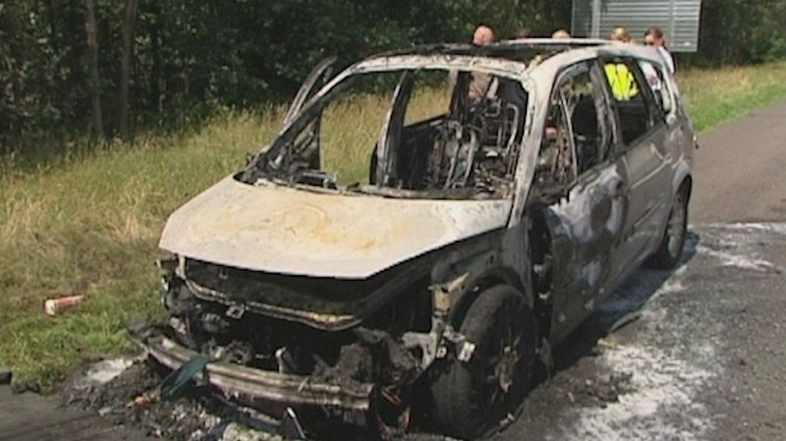 Auto in brand op A35 bij Hengelo-Zuid