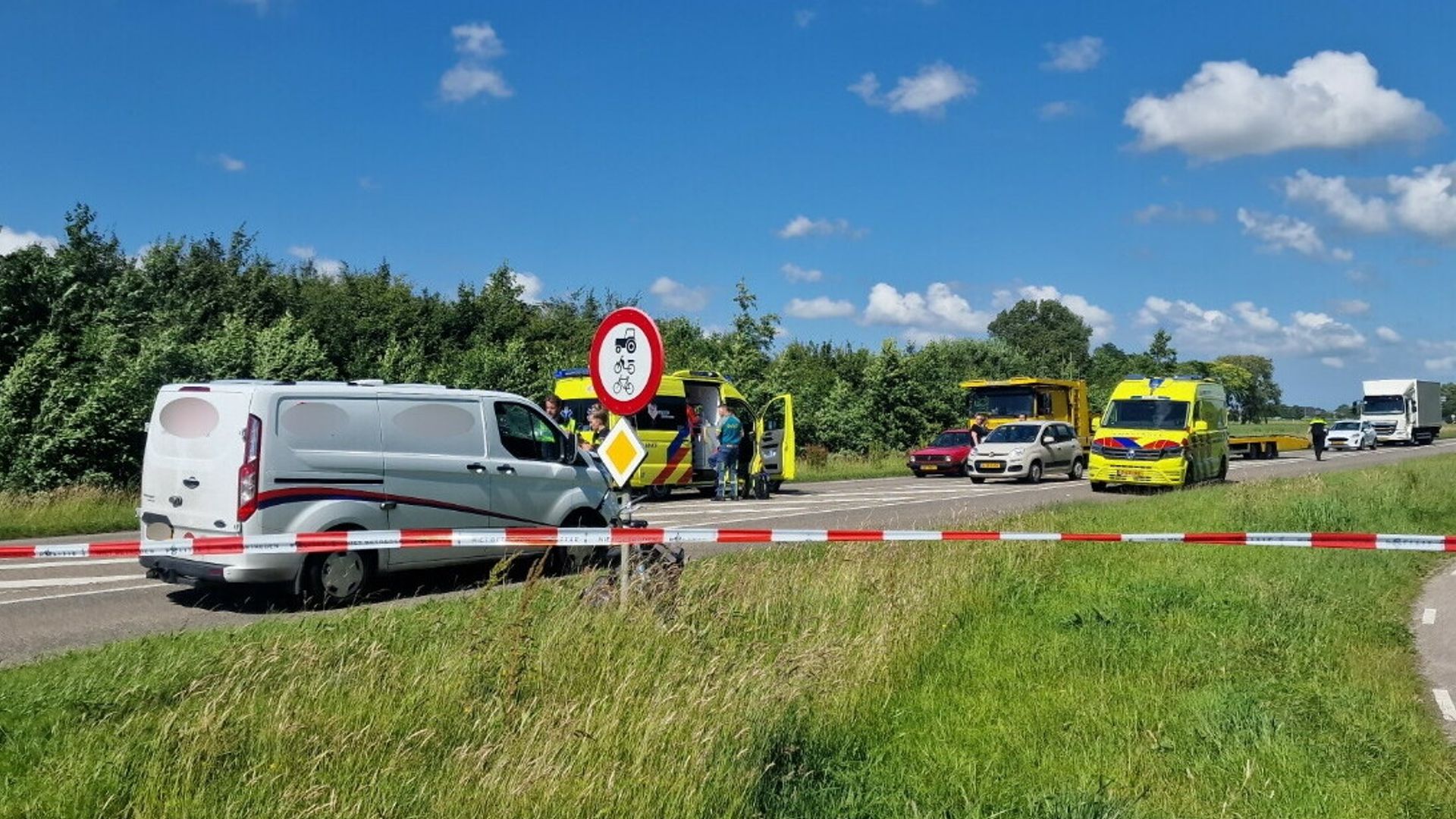 112-nieuws 17 Juni: Fietser Zwaargewond Bij Aanrijding Op N357 | Man ...