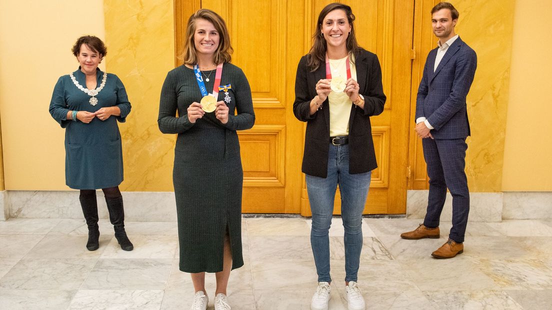 Burgemeester Dijksma, Josine Koning, Malou Phenninckx en wethouder Maarten van Ooijen.