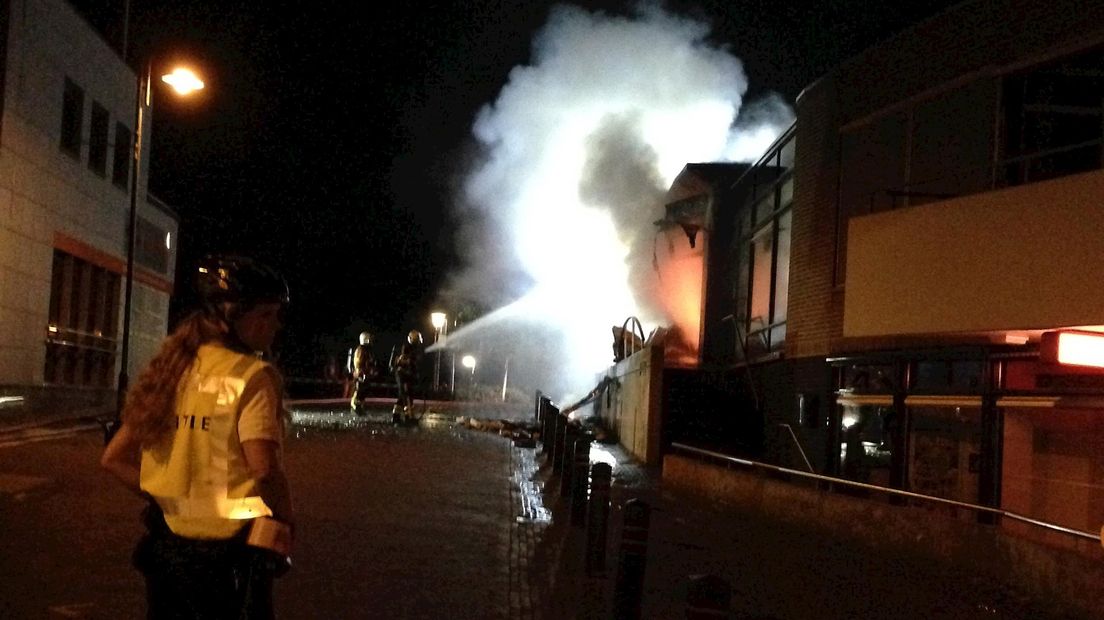 Grillroom totaal verwoest na explosie IJsselmuiden