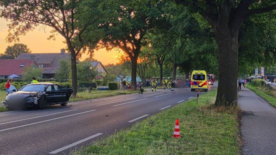 Drie zwaargewonden door zeer ernstig ongeval tussen vrachtwagen en auto op A28. Drie zwaargewonden door zeer ernstig ongeval tussen vrachtwagen en auto op A28.