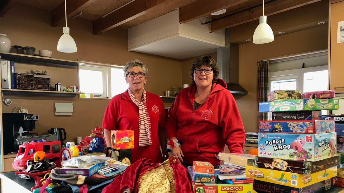 Rechts Initiatiefnemer Marike de Jonge, links moeder Inge de Jonge