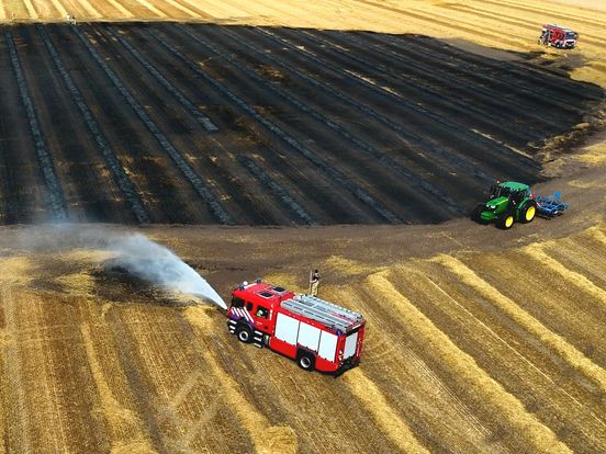 Brand op akkers bij Aalden, Beilen en Eursinge, campinggasten moeten schuilen