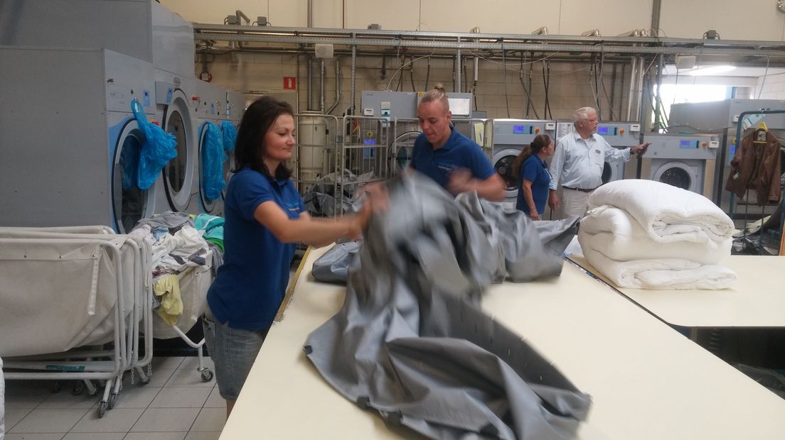 Topcleaning Textielreinigers in Harderwijk is mogelijk de beste stomerij van de wereld. Het bedrijf is samen met 29 andere stomerijen genomineerd door CINET, het internationaal overkoepelende orgaan van de textielwereld. Aanstaande zondag wordt de prijs uitgereikt in Frankfurt.