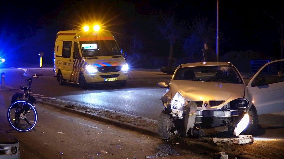 Dronken automobilist naar het ziekenhuis na aanrijding in Ootmarsum