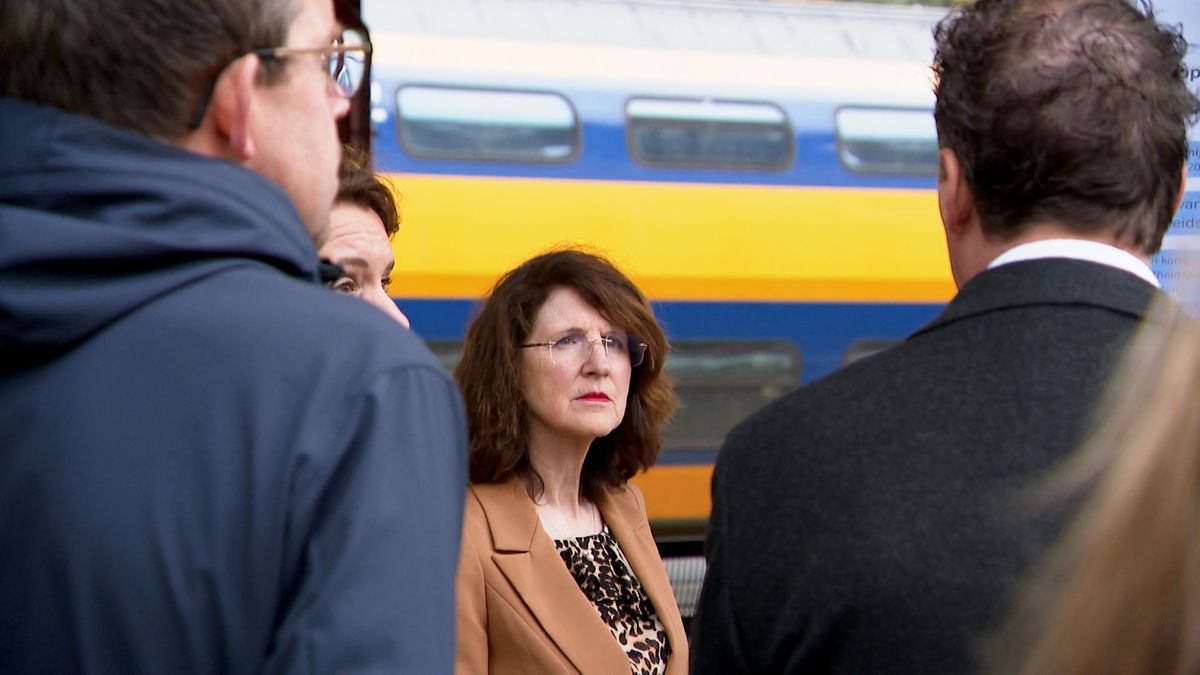 Staatssecretaris bezoekt flessenhals Meppel: 'Hoe gaat die euro nu renderen?'