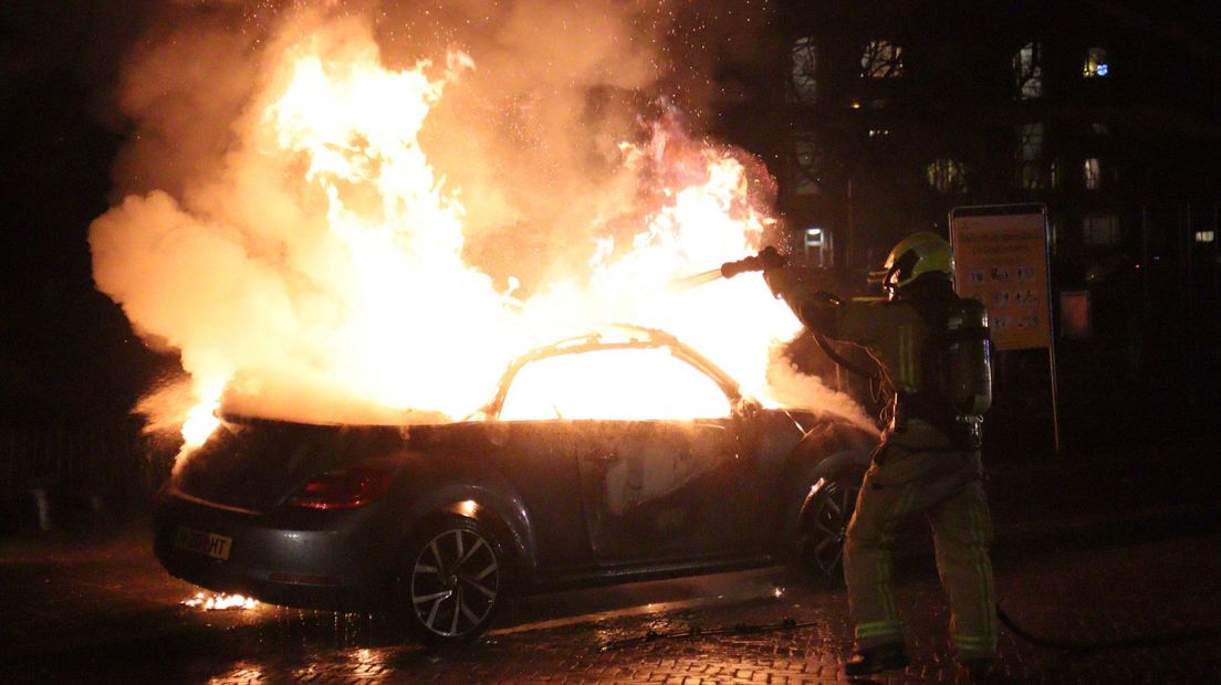 Auto in vlammen aan de Drakesteinweg