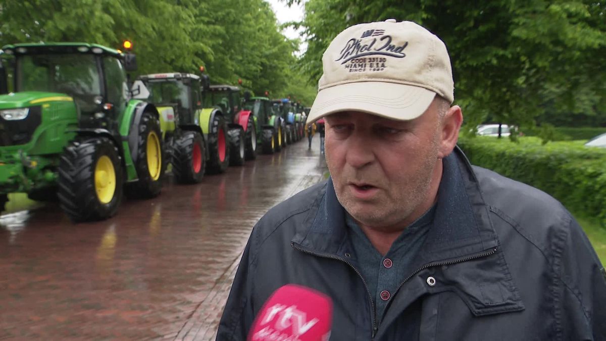 Boeren protesteren bij gemeentehuis in Diever