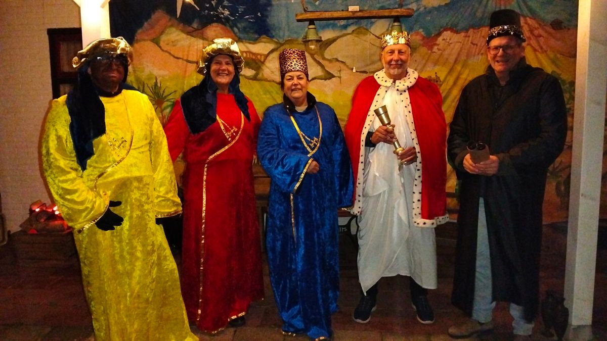 Garageboxen, opritten en achtertuinen, alles is decor van de kerstwandeling in Biggekerke