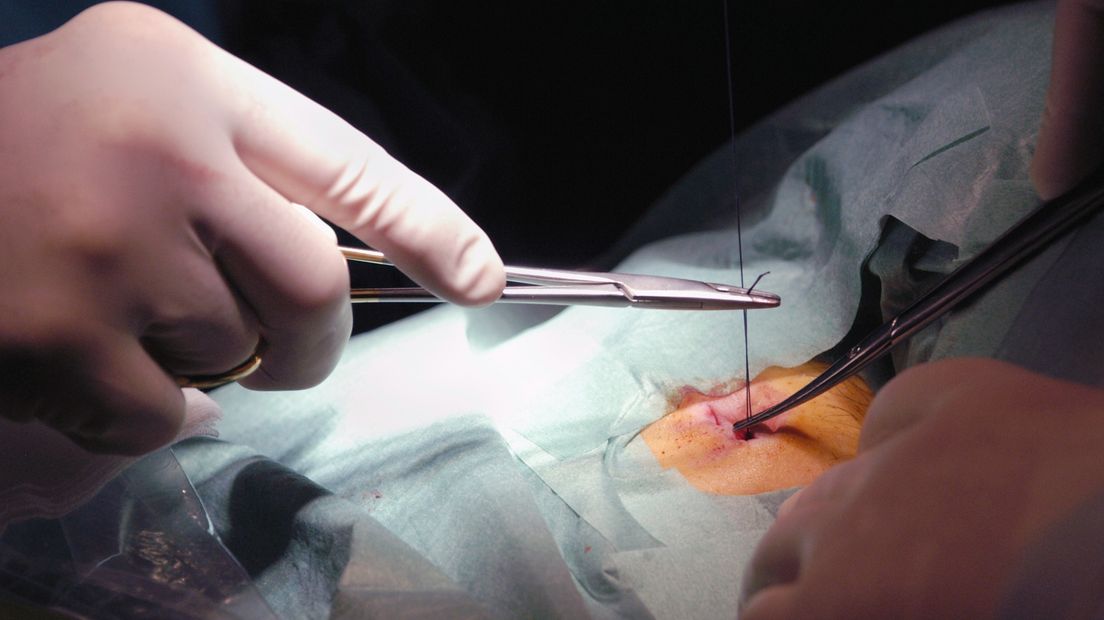 Chirurgen voeren een hartoperatie uit
