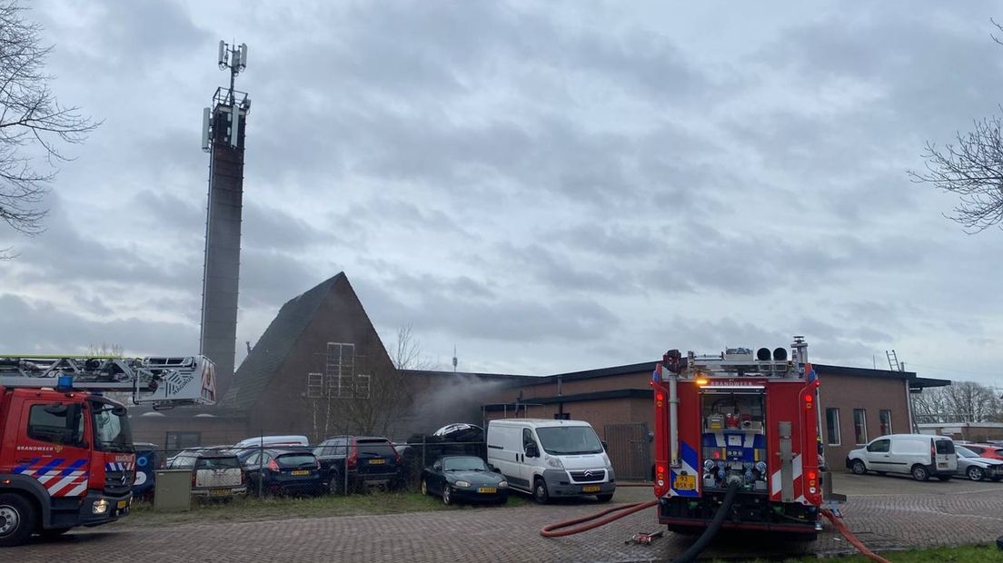 Brand uitgebroken in spuitcabine van bedrijf in Hengelo