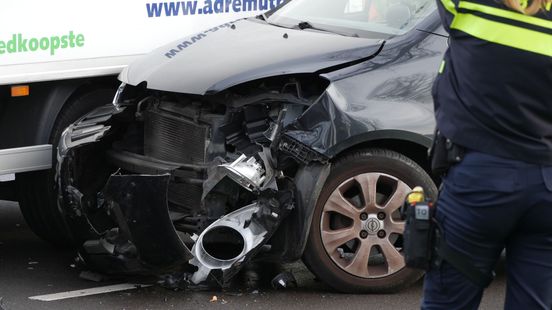 Flinke autoschade bij ongeluk Utrecht | Hardloper uit Veenendaal overleden na aanrijding. Flinke autoschade bij ongeluk Utrecht | Hardloper uit Veenendaal overleden na aanrijding.