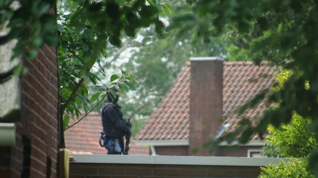 Agent op dak in Hengelo