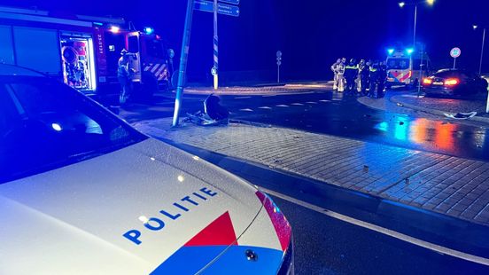 Wiel breekt af bij ongeval op N293: drie gewonden naar ziekenhuis. Wiel breekt af bij ongeval op N293: drie gewonden naar ziekenhuis.