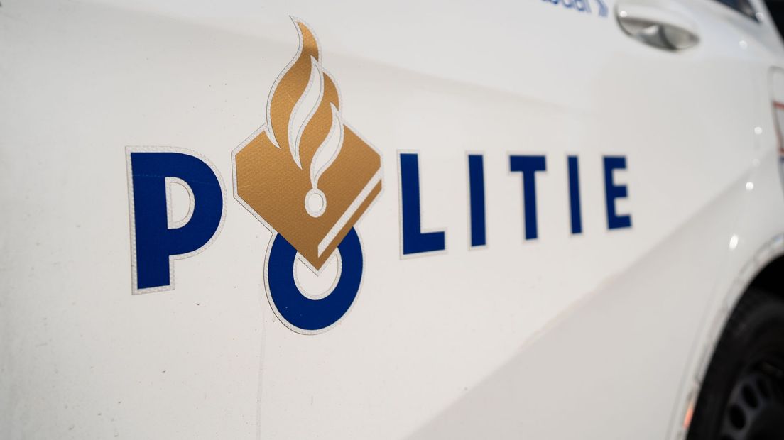 De politie vroeg mensen naar de jongen uit te kijken.