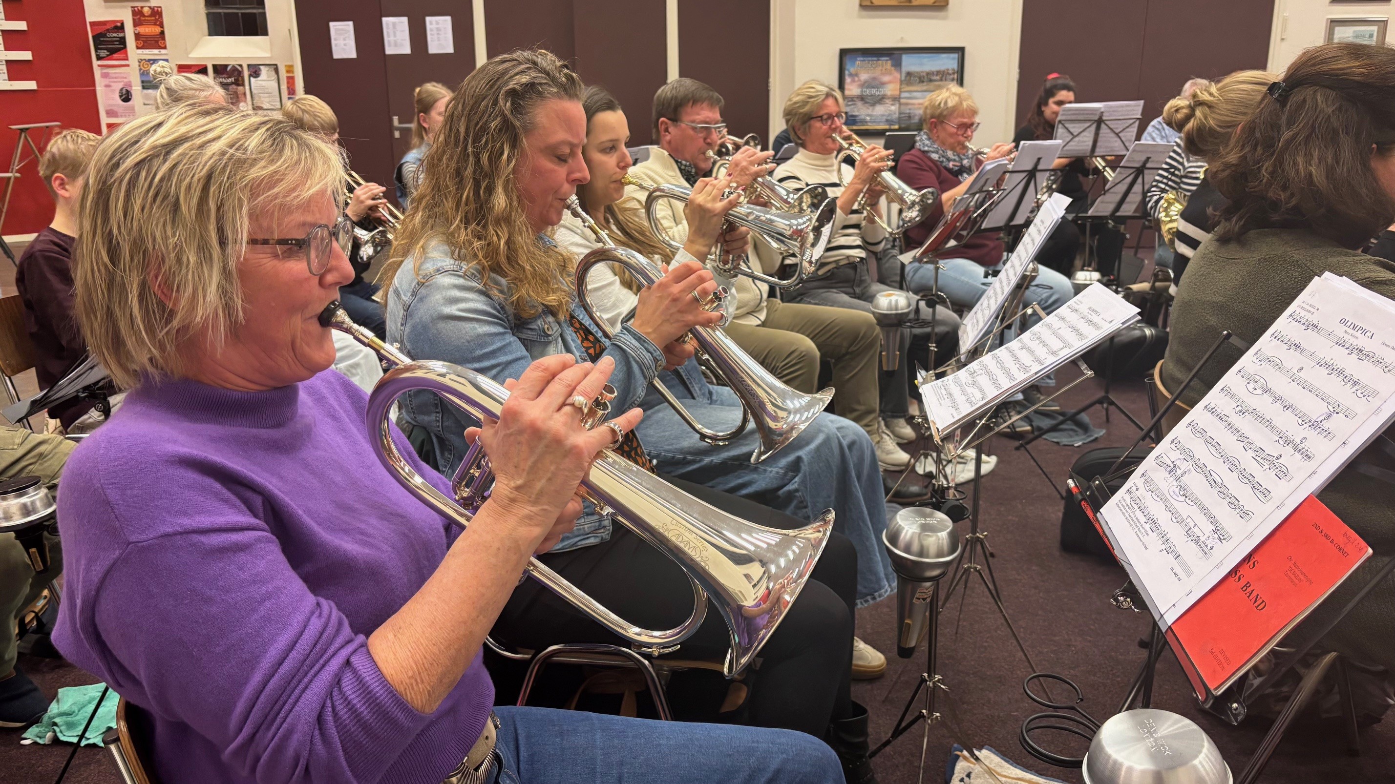 Repetitie van de fanfare De Bazuin in Tzummarum