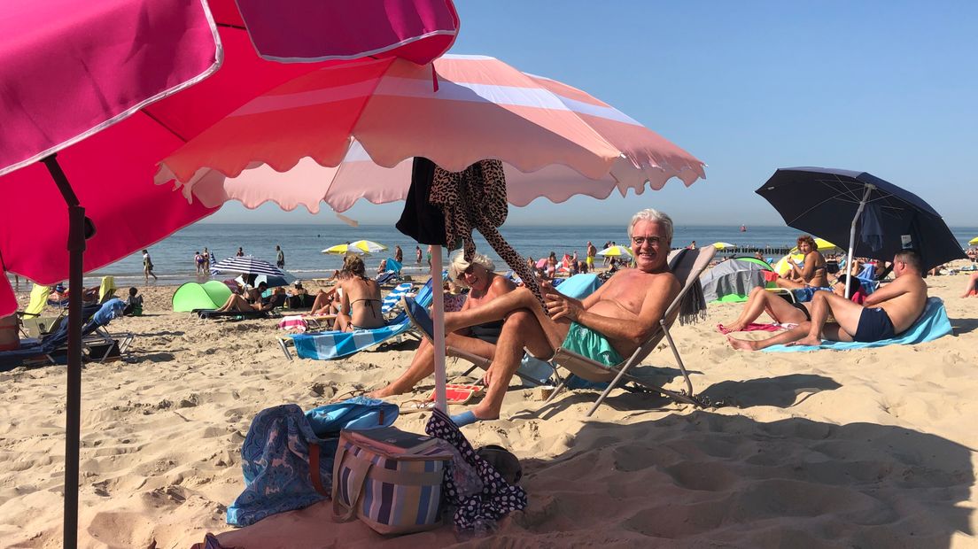 De Zeeuwse stranden lagen vandaag vol met nazomergenieters.