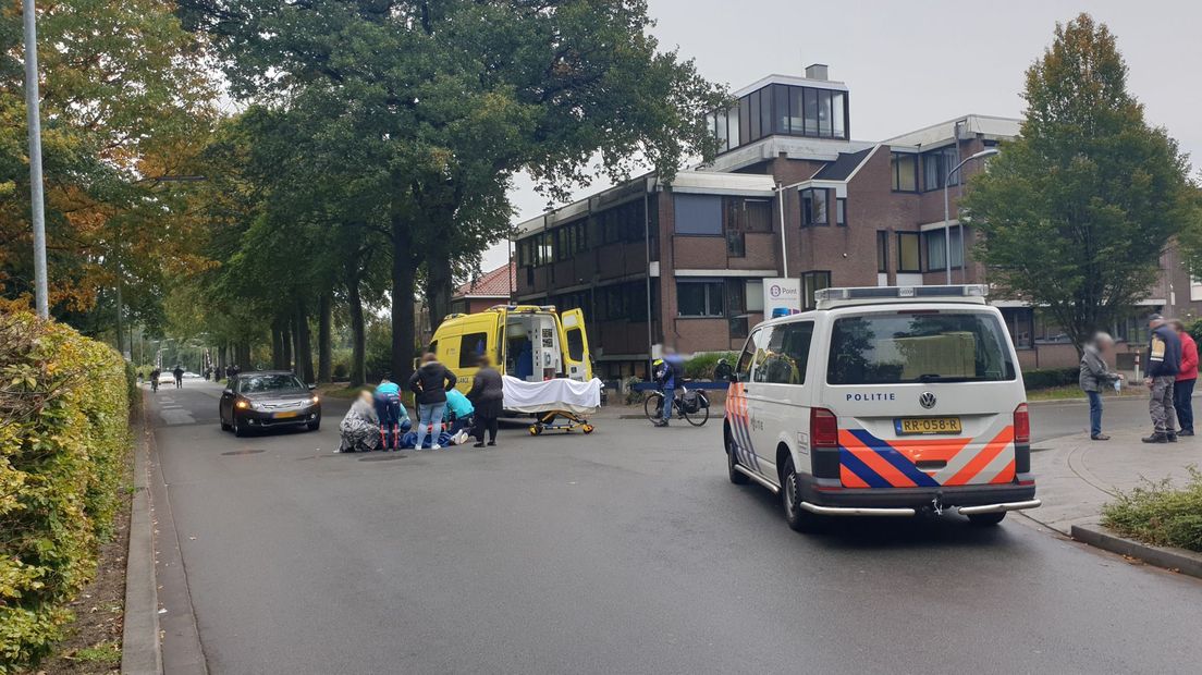 Scooterrijder gewond door botsing met auto in Emmen