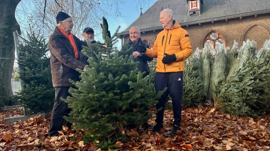 ‘Mogen we die ook nog even zien?’ Kerstbomen struinen bij Barbarakerk Nieuws