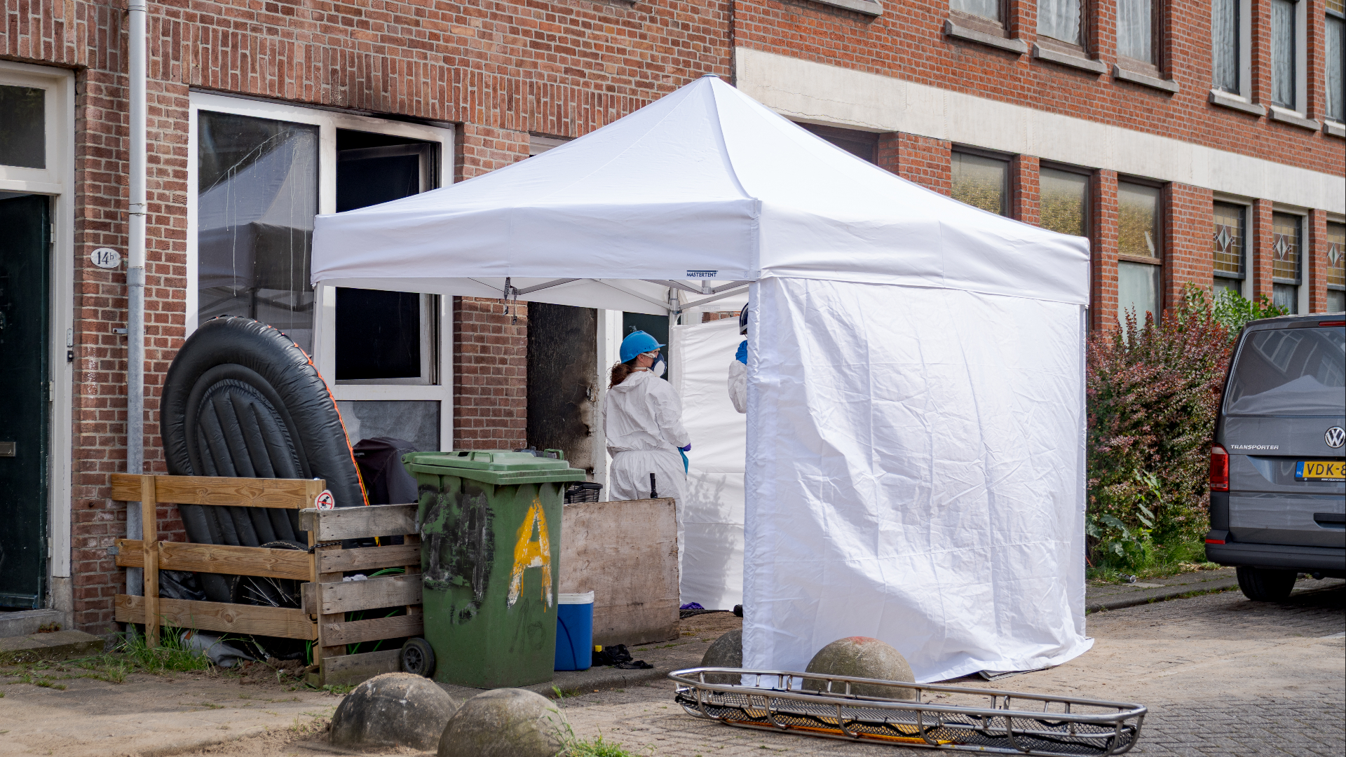 Na de grote brand aan de Lijnzaadstraat is een overleden persoon aangetroffen.