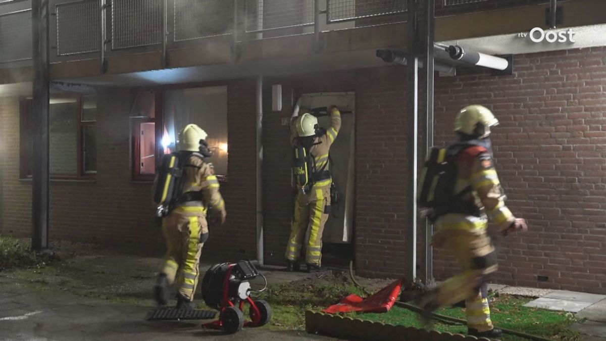 Gewonde man door brandweer uit woning in Colmschate gehaald