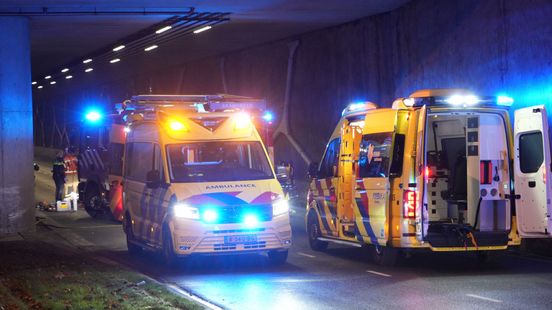 Man zwaargewond bij ongeluk in Hondsrugtunnel Emmen. Man zwaargewond bij ongeluk in Hondsrugtunnel Emmen.