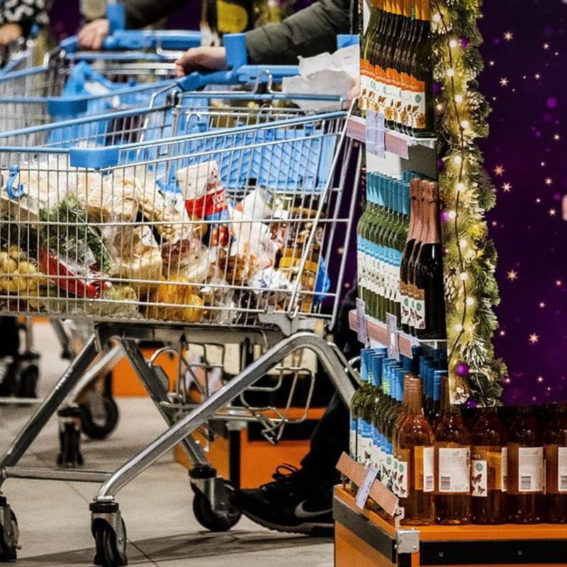 Supermarkten die open zijn op 1e Kerstdag een schande of redding? Omroep Gelderland