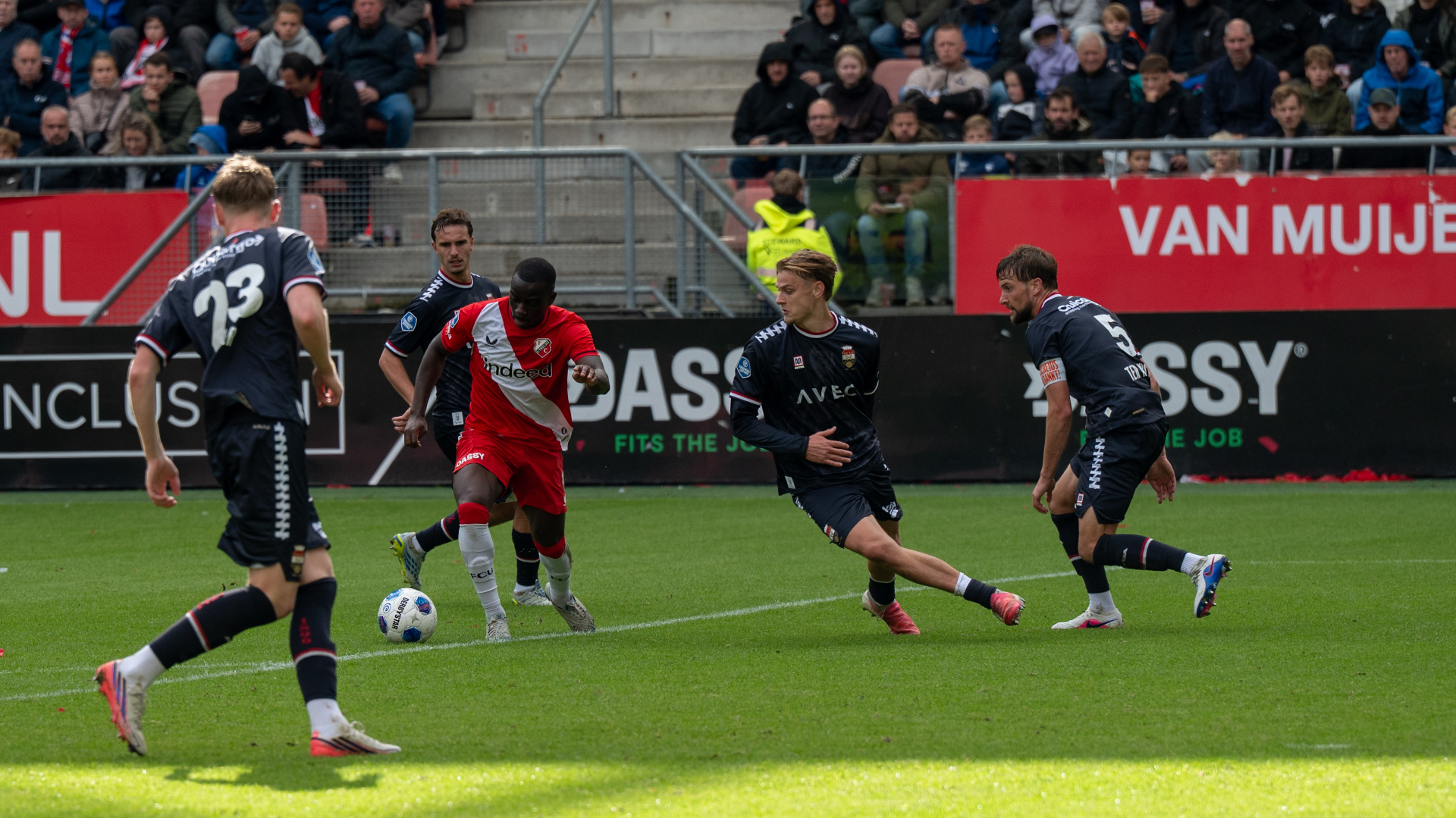 FC Utrecht-trainer Correia tevreden over strijdlust: 'Spanning moest ons dichter bij elkaar brengen'