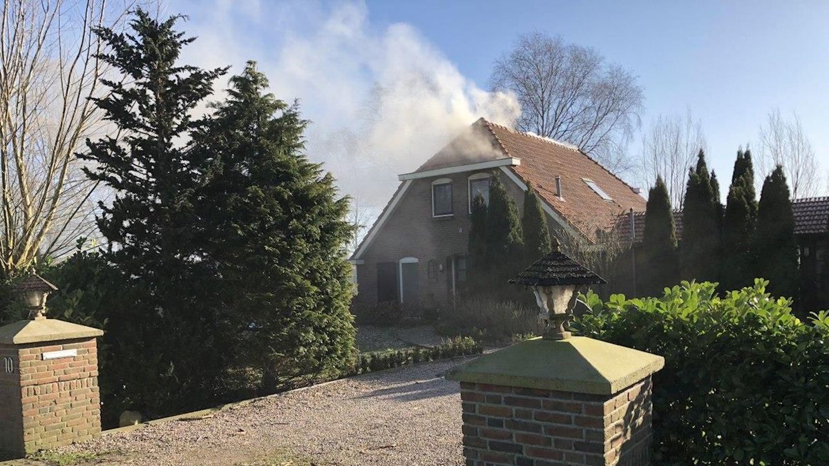 Brand in woning in Sibculo, bewoners op tijd buiten