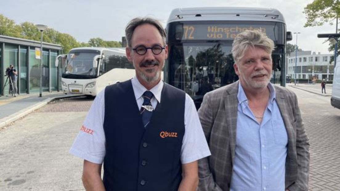 Qbuzz-chauffeur Dirk Visser (links) en FNV-voorman Edwin Kuiper
