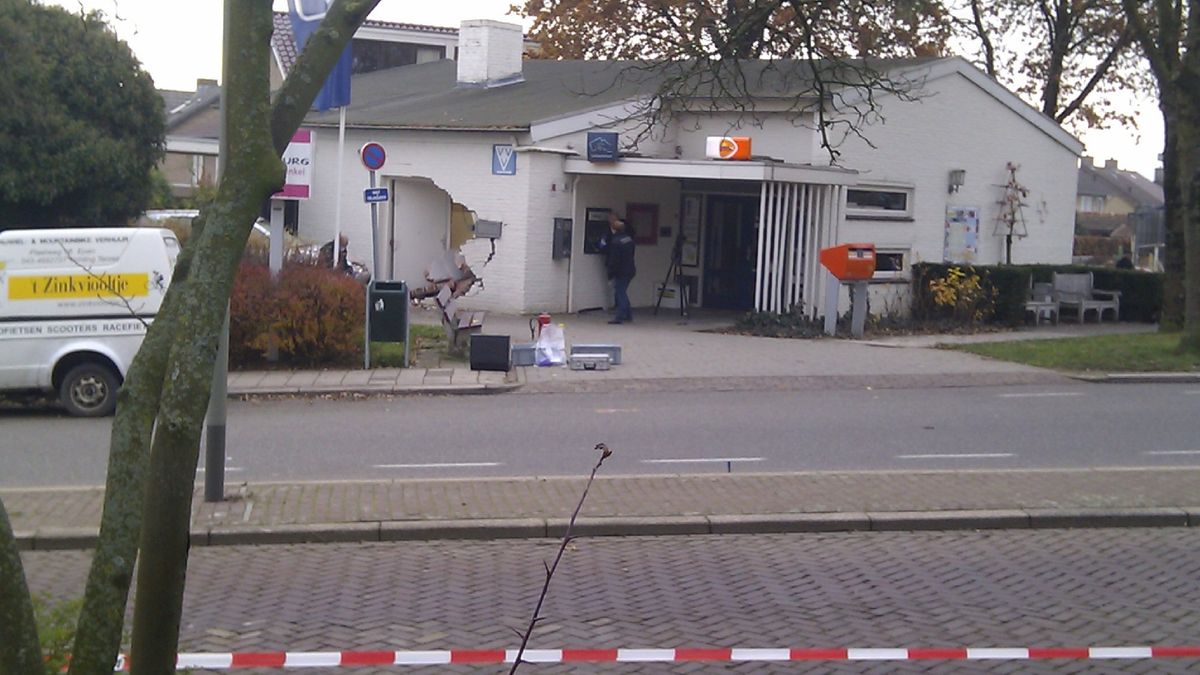 Politieagenten beschoten in Epen
